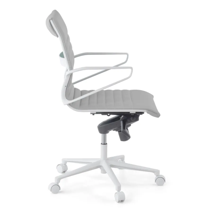 Sedia da ufficio Design Cagliari, struttura bianca, schienale basso, ecopelle