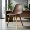 Sedia Scandinava Bergen, gambe in legno